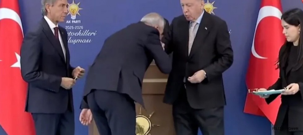 Başkan Gökhan Budak, AK Parti rozeti taktı… İşte gelişmeler